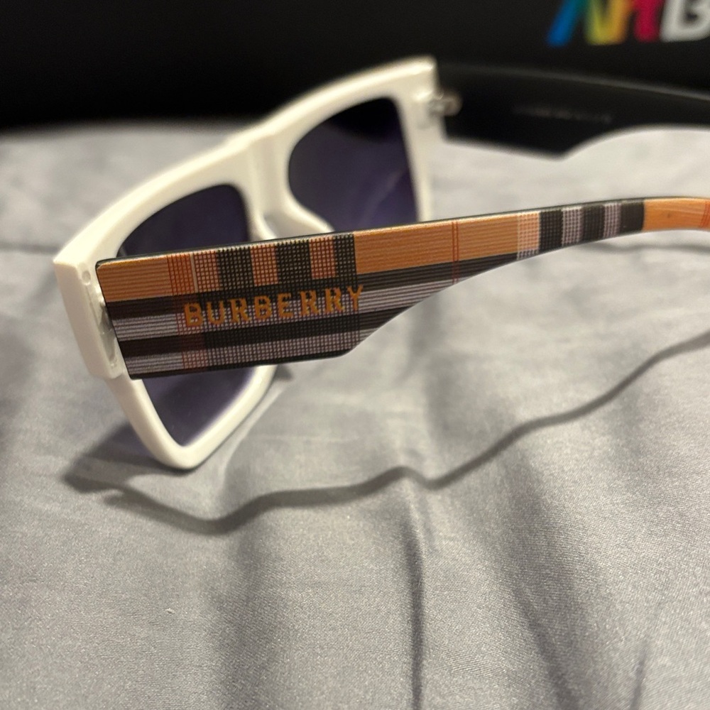 Burberry Cream Sunglasses with Black Accents NOT FOR SALE - Picture 2 of 2